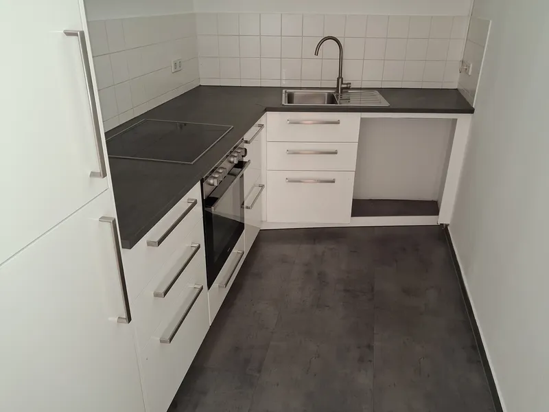 frisch renovierte 2-Zimmerwohnung mit EBK — photo 1
